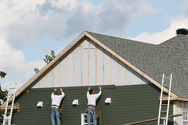 Professional Vinyl Siding technician working in Woodbury, MN